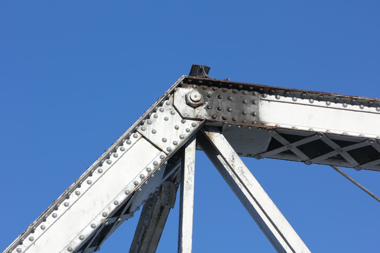 Upper angle connection